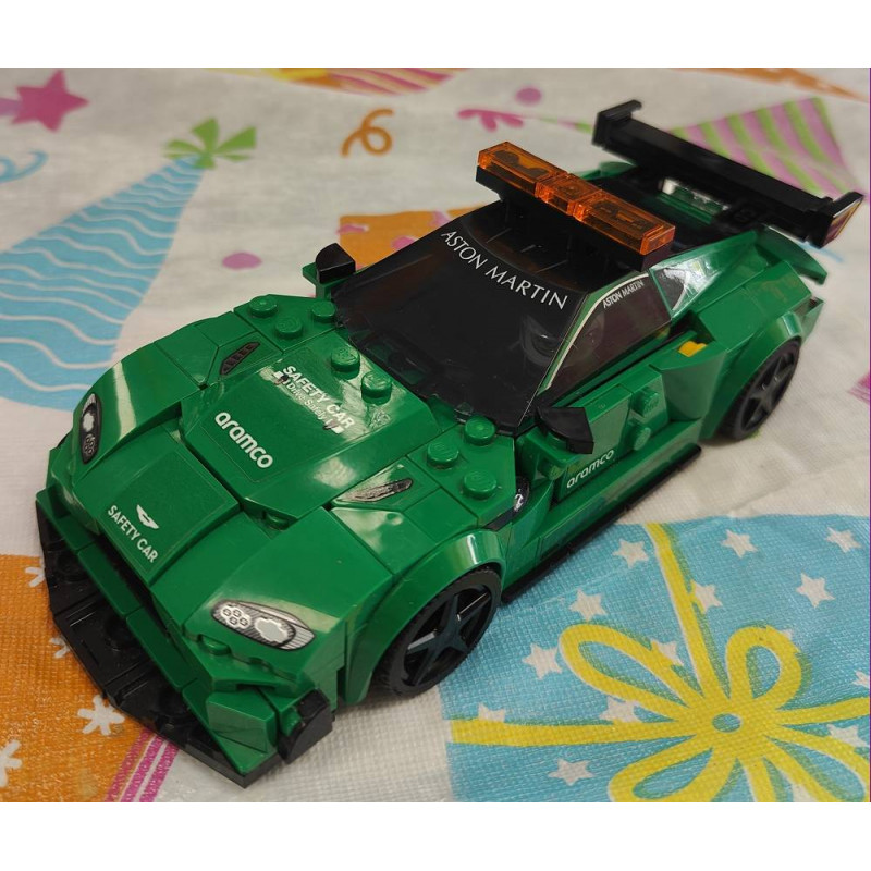 VOITURE ASTON MARTIN 76925